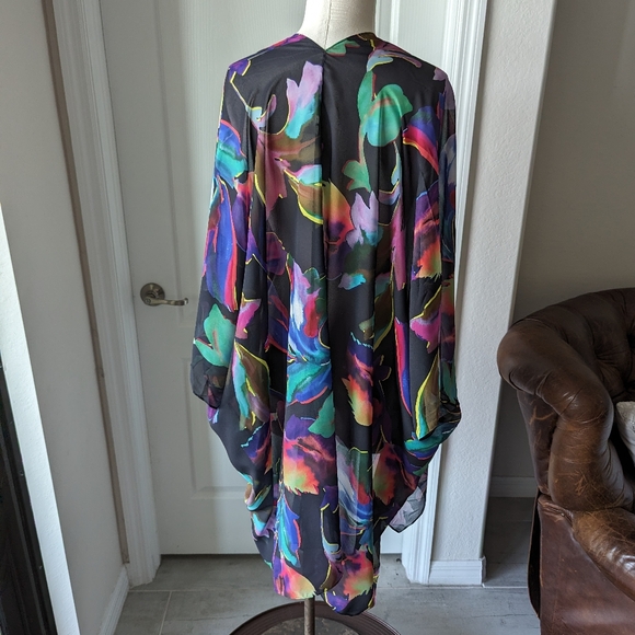 NWOT Soft Surroundings Black Colorful Floral Print Topper - Picture 3 of 5